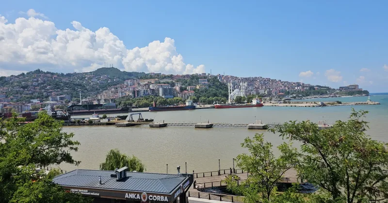 Denizin rengi bir anda değişti! Görenler şaşkına döndü