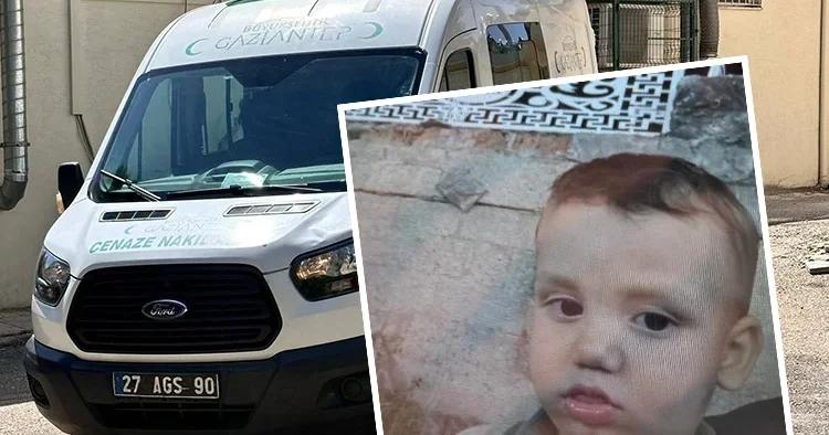 2 yaşındaki çocuğun feci ölümü: Kapı açılınca yola savruldu, başka bir araç üzerinden geçti
