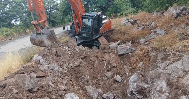 İş makinesiyle define kazısı yapan şüpheliler suçüstü yakalandı: 5 gözaltı Sakarya Haberleri Habertürk Yerel Haberler