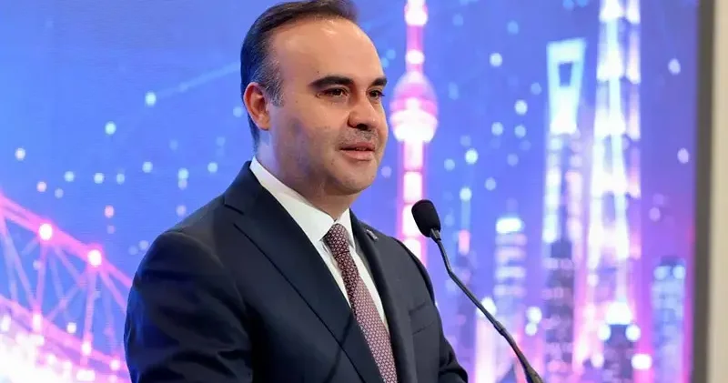 Bakan Kacır dan uluslararası bilim olimpiyatlarında madalya kazanan öğrencilere tebrik