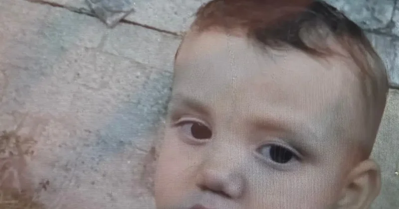 Acı ölüm: Seyir halindeki araçtan düşen 2 yaşındaki bebek, başka aracın altında kaldı!
