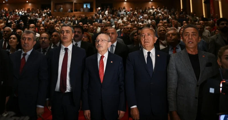 Kılıçdaroğlu nun rozet töreninde skandal: 950 liraya figüran tutmuşlar Sözcü Gazetesi