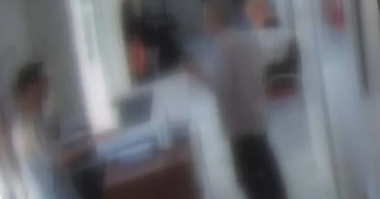 İstanbul’da Aile Sağlığı Merkezi nde olay: 8 dakika bekledim diyerek etrafı dağıttı