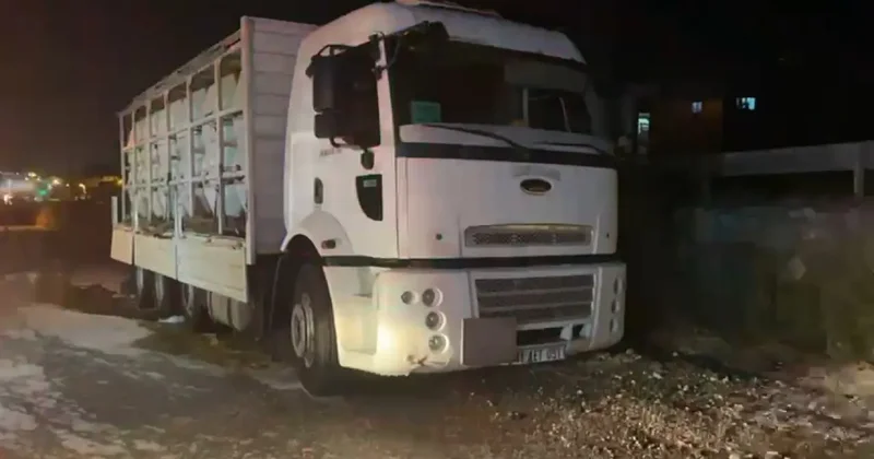 D 100 karayolunda asit sızıntısı alarmı: Trafiğe kapatıldı, 2 kişi yaralandı!