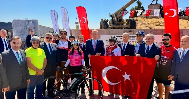 TBMM Başkanı Kurtulmuş Kocatepe de gerçekleştirilen Büyük Taarruz törenlerine katıldı Afyonkarahisar Haberleri Habertürk Yerel Haberler