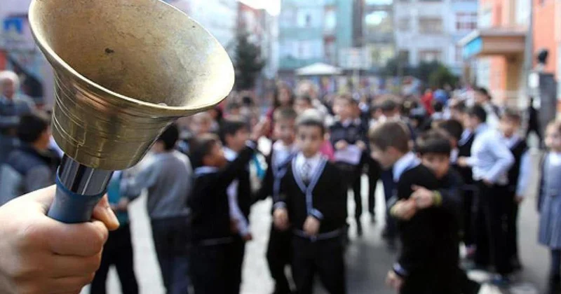 Okul kıyafetlerinde yeni dönem! Arma zorunluluğu yeniden getirildi