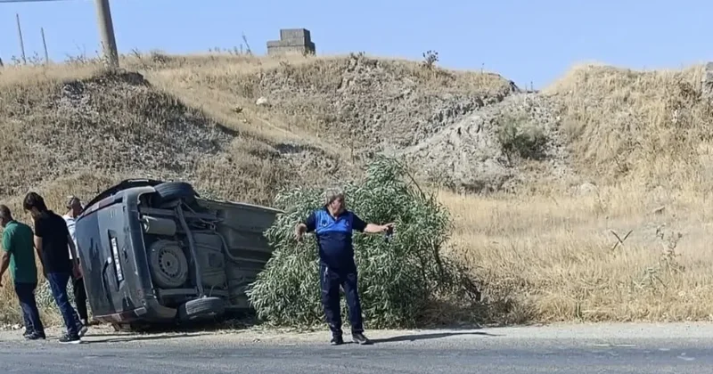 Lastiği patlayan araç takla attı: 2 yaralı