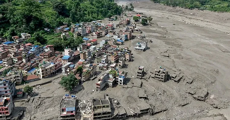 Nepal sele teslim: Yüzlerce kişi kayboldu