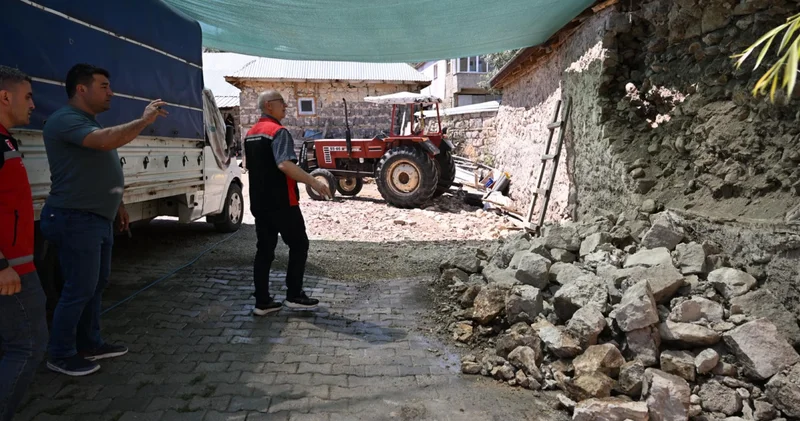 4.1 büyüklüğündeki depremde hasar meydana geldi Son dakika haberleri