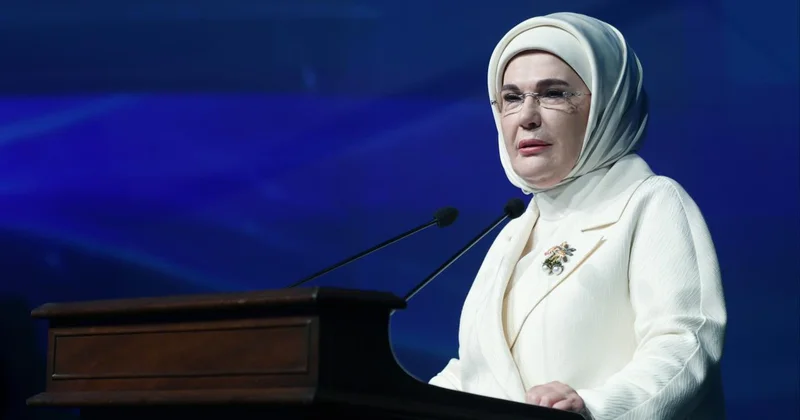 Emine Erdoğan: Malazgirt in asırları aşan ruhunun, yarınlarımıza istikamet vermeye devam etmesini diliyorum