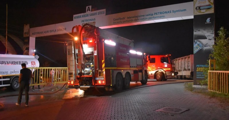 Sakarya da 2 kişi kamyondaki varillerden sızan kimyasaldan etkilendi