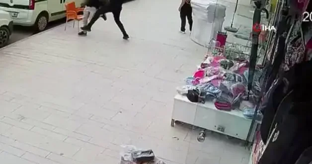 Polisten kaçan şüpheliyi vatandaş yakaladı, o anlar kamerada
