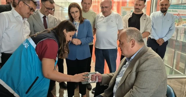 Bartın da el kavrama kuvveti ölçümlerinde ilginç sonuçlar ortaya çıktı Valisi Nurtaç Arslan ve milletvekilinin el kavrama gücü ortalama değerin üstünde yer aldı Bartın Haberleri Habertürk Yerel Haberler