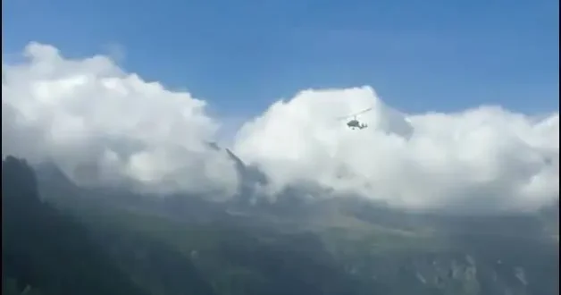 İtalya da tellere çarpan gyrocopter havada patladı!