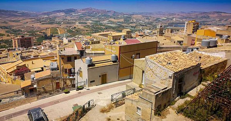 İtalya da tarihi evler 56 TL den satışa çıkarıldı! Türkler de satın alabiliyor