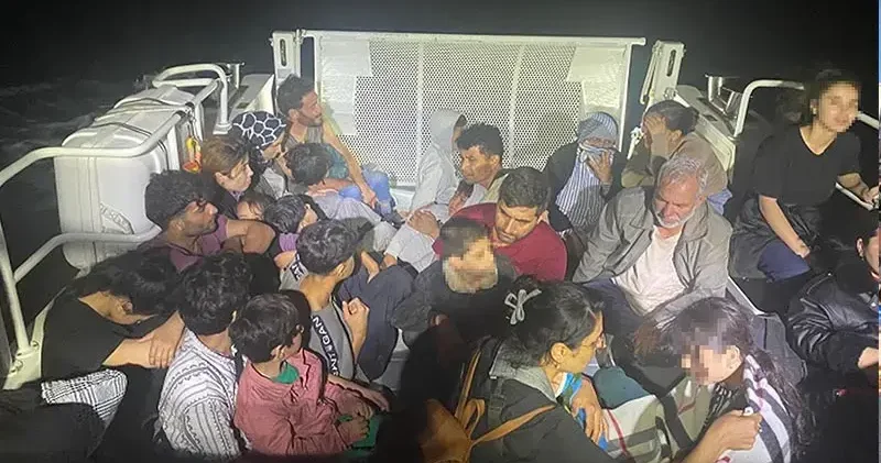 Çanakkale de 37 kaçak göçmen ile 2 organizatör şüphelisi yakalandı