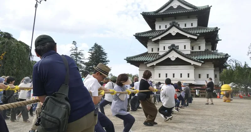 2 bin Japon, 360 tonluk kaleyi halatlarla taşıdı