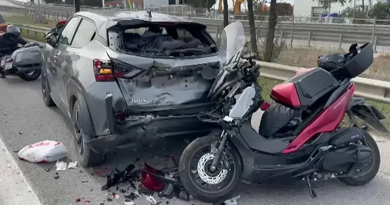 Tuzla TEM Otoyolu’nda emniyet şeridinde duran otomobile çarpan motosikletli polis yaralandı