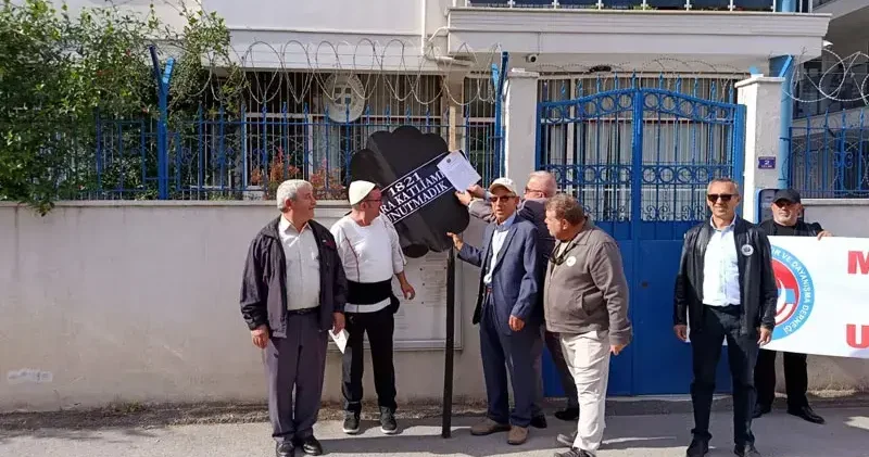 Edirne’de, Mora Katliamı’nın 205 inci yılında Yunanistan Konsolosluğu na siyah çelenk