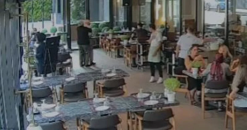Trabzon un Yomra ilçesinde restoranda yemek yiyen M.K.’nin hayatını Göktuğ Yıldırım kurtardı