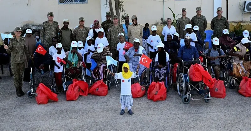 MSB Somali de ihtiyaç sahibi gazi ve ailelerine tekerlekli sandalye dağıttı