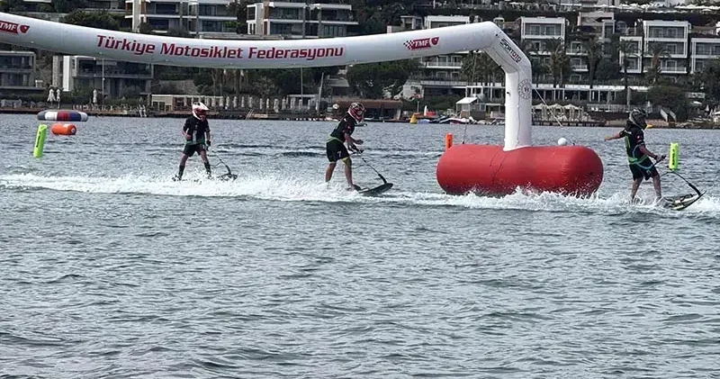 Bodrum’da su jeti ve motosurf yarışları nefes kesti