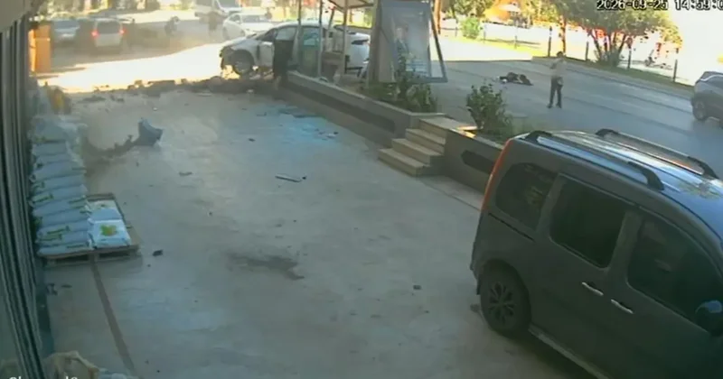 3 kişinin yaralandığı kazada parçalanan otomobilin direksiyonundan yürüyerek indi