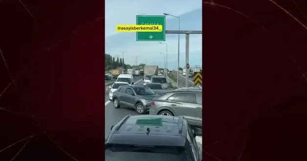 İstanbul da akılalmaz görüntüler: Trafikten sıkılıp ters yöne girdiler!