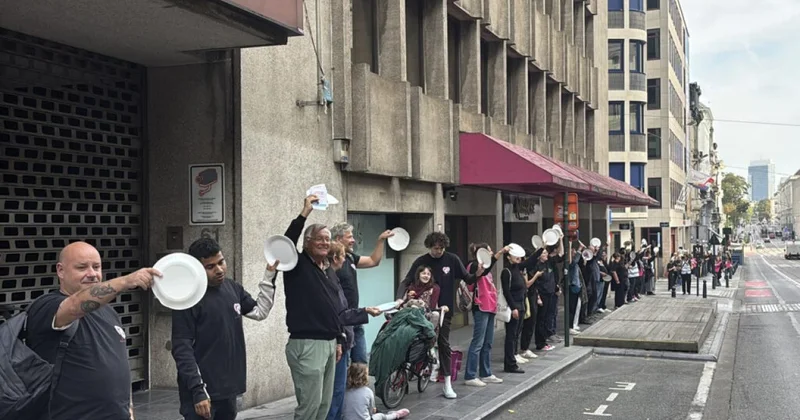 Belçika’da artan gıda yardımı ihtiyacına boş tabak larla protesto