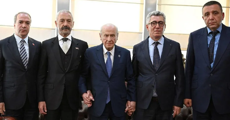 Bahçeli nin makamında dikkat çeken buluşma! Sarallar ve Şahinler kucaklaştı