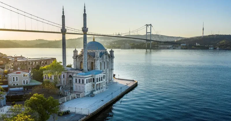 İngiltere den Türkiye ye prestijli turizm ödülü! Bakan Ersoy: Bu ödül attığımız adımların başarısını gösteriyor