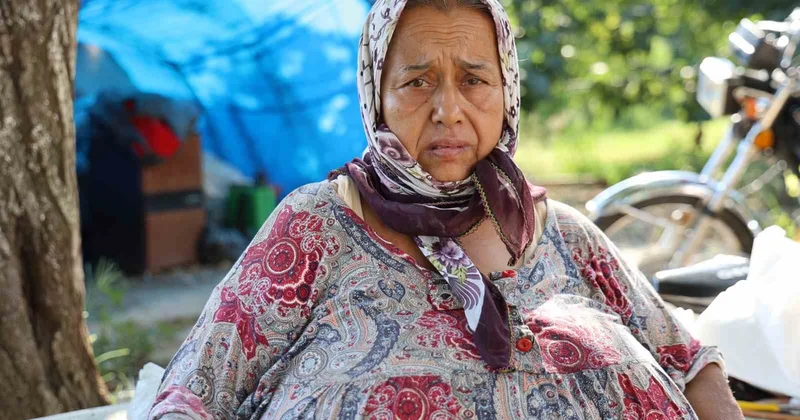 Aydın da 40 kilogramlık kitlesi alınan Leyla Demirkafa bahçede yürüyebiliyor