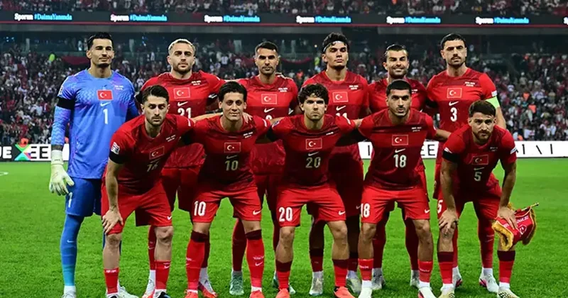 Yıldız oyuncu kırmızı kart gördü! A Milli Takım 10 kişi kaldı Fanatik Gazetesi Futbol Haberleri Spor