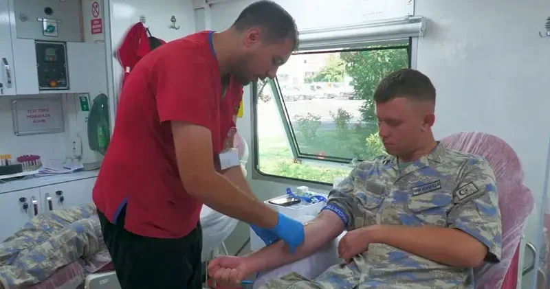 Hava Kuvvetleri Karargahı personelinden Kızılay a kan bağışı