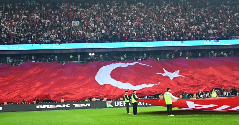 Bir dönem futbolcuydu, Türkiye Fransa maçındaki görevi şaşkına çevirdi Sözcü Gazetesi
