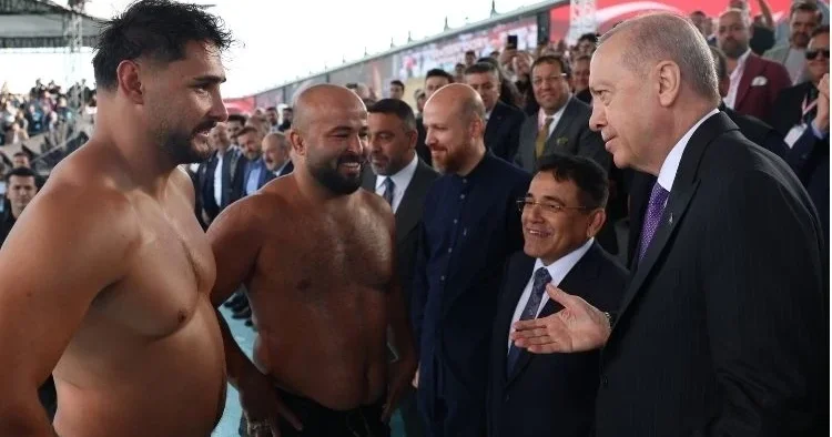 Cumhurbaşkanı Erdoğan, yağlı güreş ödül törenine katıldı