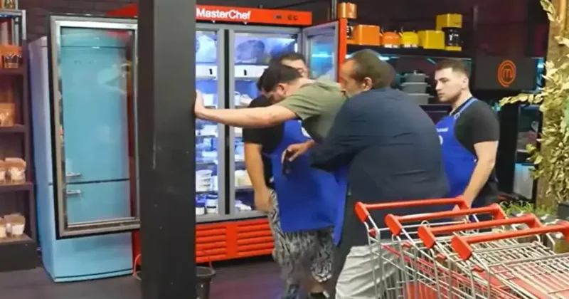 MasterChef te korku dolu anlar! Emre nin boğazına yemek kaçtı, Mehmet Şef müdahale etti
