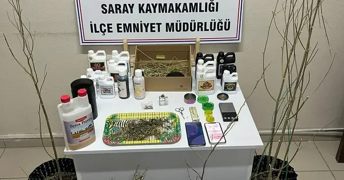 Eve iklimlendirme sistemi kurmuşlar! Tekirdağ da uyuşturucu ürettikleri iddiasıyla 5 zanlı gözaltına alındı