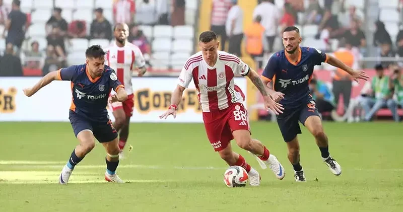 Antalyaspor RAMS Başakşehir FK: 0 4