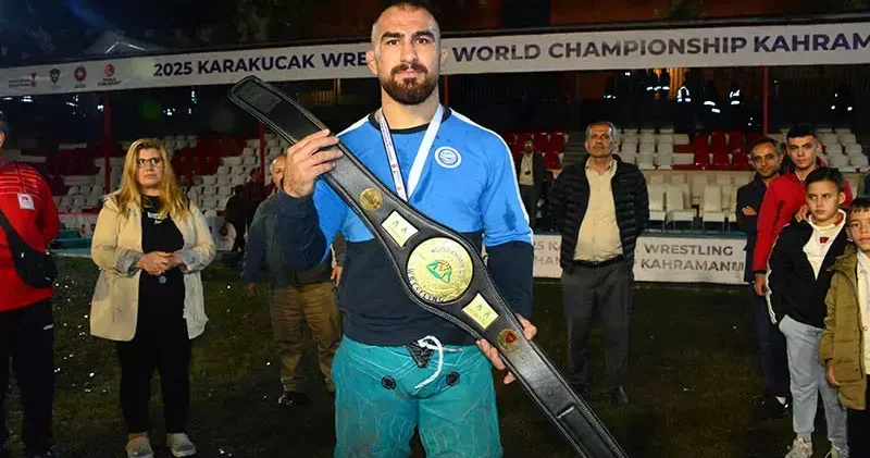 1’inci Dünya Karakucak Şampiyonası’nın başpehlivanı Feyzullah Aktürk oldu