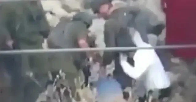 Siyonist zulmü bitmiyor: İsrail askerleri kalp hastası Filistinli kadın ile damadına saldırdı VİDEO İZLE