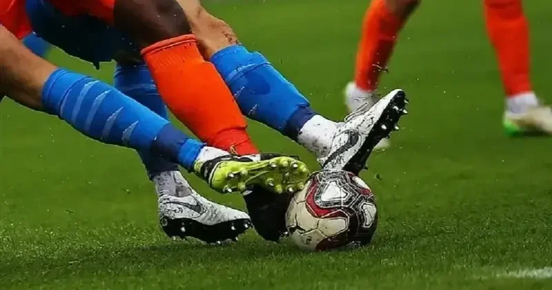 Başakşehirspor Göktürkspor maçında futbolcular birbirine girdi Spor Haberleri