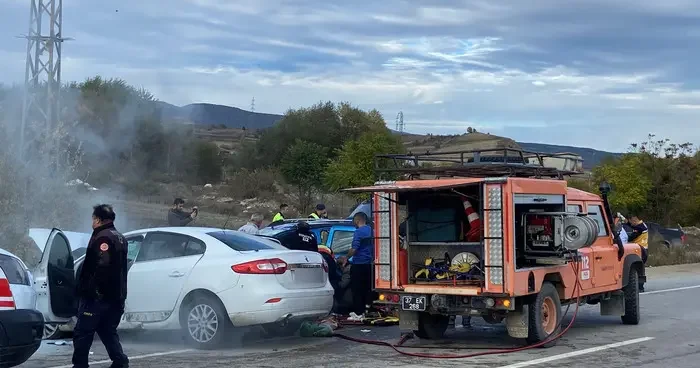 Kastamonu da iki otomobilin çarpıştığı feci kaza! 1 kişi hayatını kaybetti, 5 kişi yaralandı