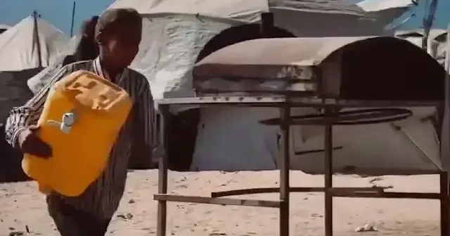 Gazzeli kız çocuğu su alabilmek için yolu yalın ayak koştu VİDEO İZLE