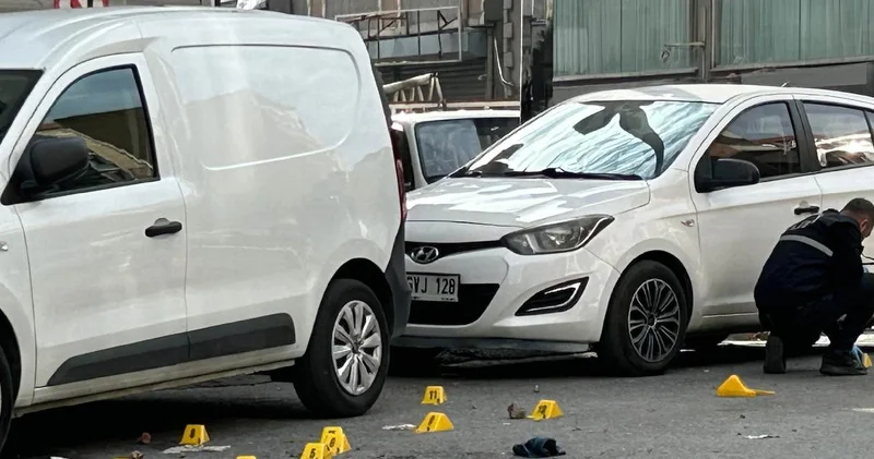 İstanbul da sokak ortasında vahşet: Defalarca ateş ettiği kadını katletti!