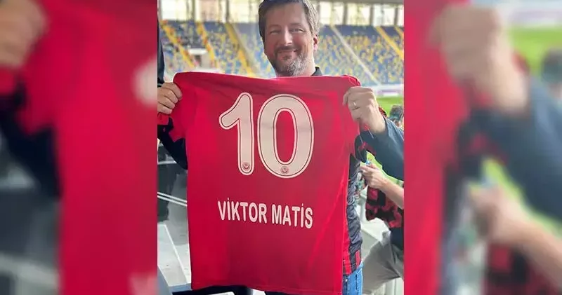 Macaristan Büyükelçisi Matis, ailesiyle Gençlerbirliği tribününde