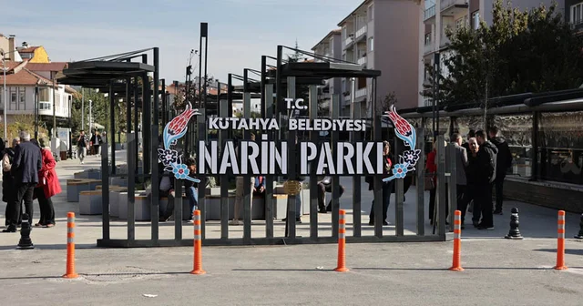 Kütahya da üniversite öğrencileri Narin Parkı nın saksılarını resimlerle süsledi Kütahya Haberleri