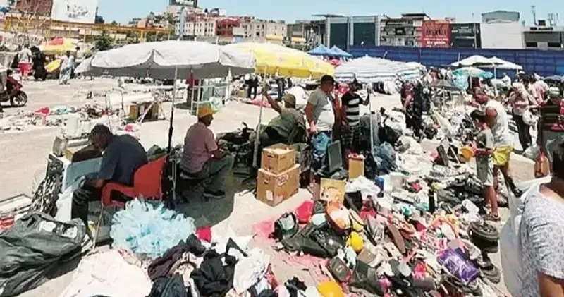 Belediye dibinde kaçak pazar! Yerel Gündem Haberleri