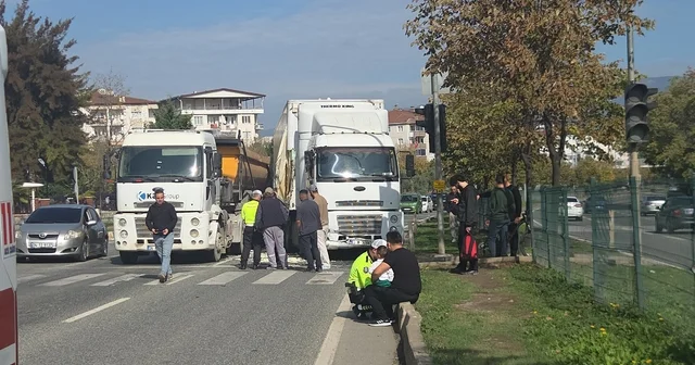 TIR, kırmızı ışıkta bekleyen otomobile çarptı; 5 yaralı Bursa Haberleri