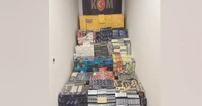 Kocaeli de bir TIR’da 49 bin 750 paket kaçak sigara ele geçirildi